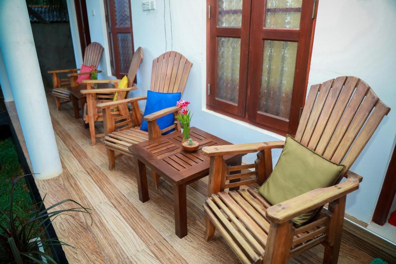 Hasaranga Holiday House Hikkaduwa Exterior foto
