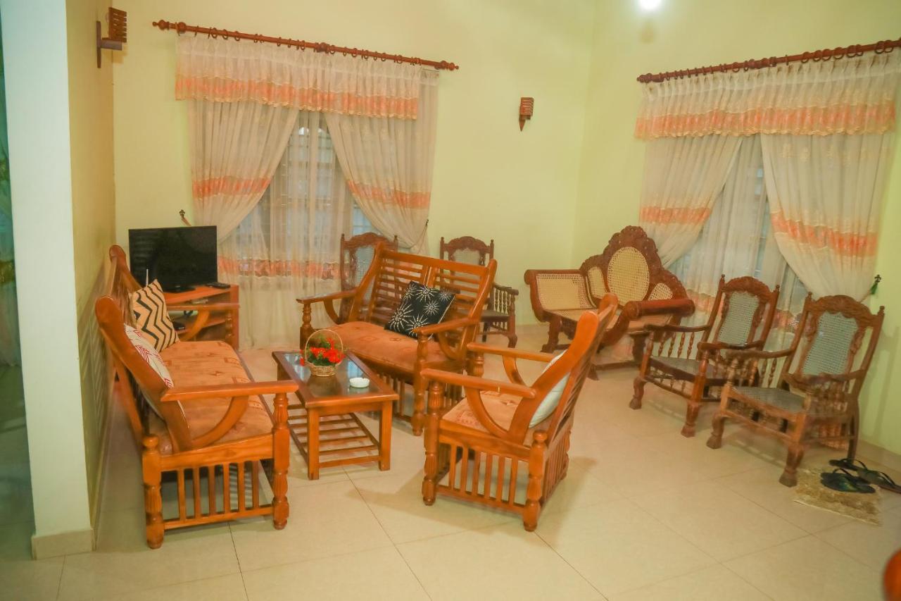 Hasaranga Holiday House Hikkaduwa Exterior foto
